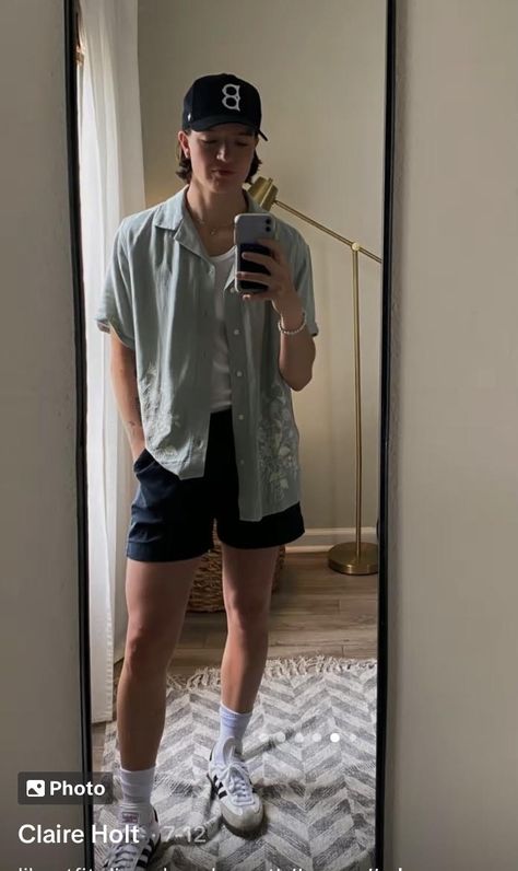 Lesbian Outfits Summer, Gay Girl Outfits, Queer Fashion Women, Masc Outfits For Women, Surfergirl Style, Gay Outfits, Genderqueer Fashion, Masculine Outfits, Lesbian Outfits