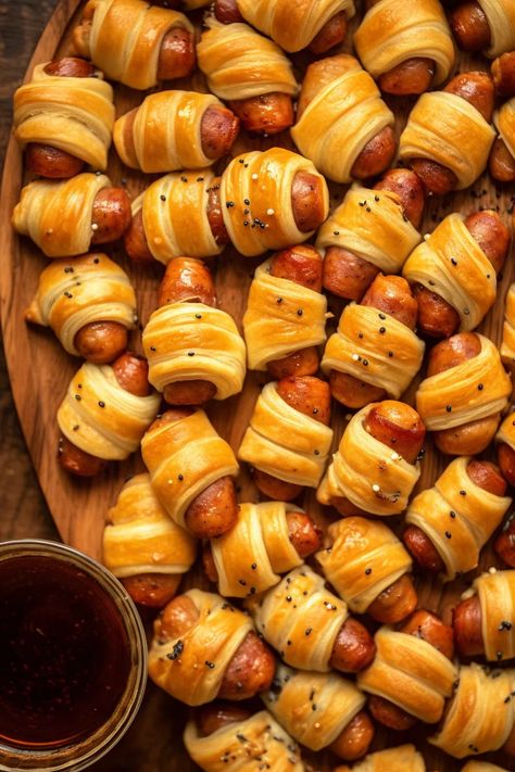 Tiny Bites Appetizers, Mandrake Pigs In A Blanket, Small Dishes For Party, Farm Theme Birthday Party Food, Fancy Party Food Ideas, Friends Giving Food Idea, New Years Party Snacks, Filling Finger Foods, Fun Birthday Snacks