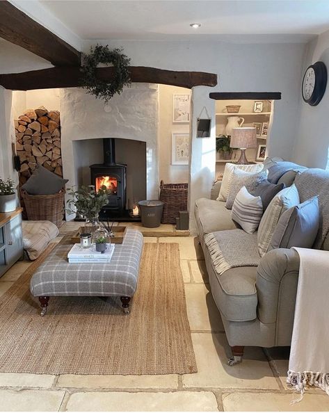 Cosy Cottage Living Room, Country Lounge, Country Cottage Living Room, Cottage Lounge, Cottage House Interior, Country Cottage Living, Country Style Living Room, Country Cottage Interiors, Another Monday