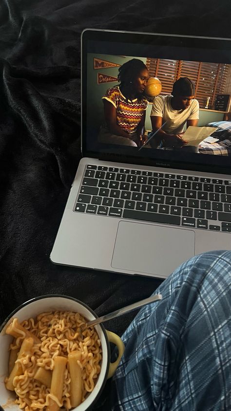 #ramen #food #ramennoodle #noodle #buldak #koreanfood #laptop #show #netflix #sleep #bed #pj #pyjama #comfy #lunch Ramen And Netflix Aesthetic, Watching Netflix On Laptop, Netflix On Laptop, Watching Netflix In Bed, Movie Bedroom, Mr Grumpy, Manifesting 2024, Ramen Food, Food Korean