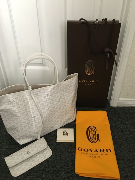 Goyard Saint Louis PM tote. White White Goyard Tote, Goyard Tote Outfit, Coastal Clothes, White Goyard, Goyard Saint Louis Pm, Goyard Tote Bag, Goyard Saint Louis, Goyard Tote, Luxury Tote Bags