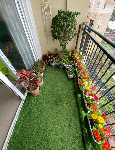 Balacona Decoration, Small Apartment Balcony Ideas, Balkon Decor, Indian Room Decor, Balcony Grill Design, Balcony Grill, Small Balcony Garden, Terrace Decor, Small Balcony Design