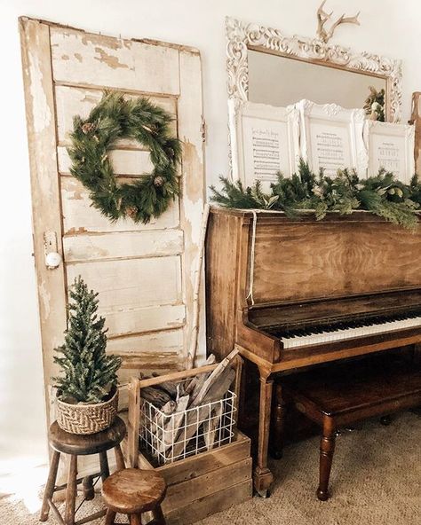 Stunning winter/Christmas decor with antique door and gorgeous piano! Piano Christmas Decorations, Piano Christmas Decor, Christmas Piano Decor, Office Goals, Old Piano, Christmas Piano, Piano Decor, Colonial Christmas, Pine Garland