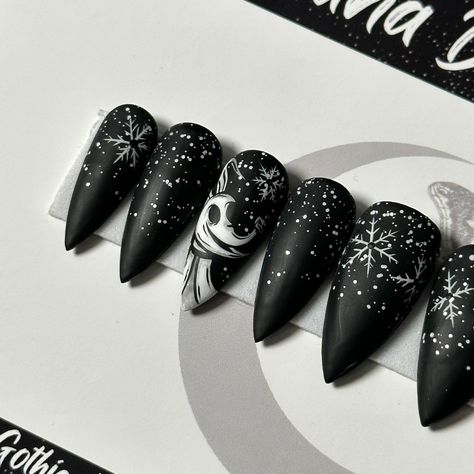 Welcome to LD Nails! 🖤 One set of 10 REUSABLE Press On Nails 🖤 🖤 Made to order in your shape & size 🖤 🖤🤍🖤 What’s This?!: black and white gothic Christmas / winter themed press on nails. 100% Hand painted to order. 🖤🤍🖤 Purchase INCLUDES an application kit! It consists of: 🖤 detailed application & removal instructions 🖤 a sealed and sanitary mani kit (100/180 file, buffer block, cuticle pusher) 🖤 2 alcohol pads 🖤 nail tabs or glue (glue is standard, request tabs in the personalization box if you prefer them!) *Only one kit is sent per order. Extra kits and kit contents can be picked up here 👉 https://www.etsy.com/ca/listing/817160463/application-kit-press-on-nails-gothic Est. 2020: LD Nails specializes in custom Gothic, Witchy and Alternative Press On Nails. I draw inspiration Red Black Nails, Nails Gothic, White Gothic, Alcohol Pads, Gothic Christmas, Country Nails, Gothic Nails, Black Nail Art, Goth Nails