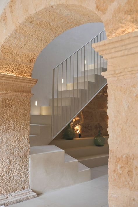 Italian Staircase, Italian Stairs, Mediterranean Stairs, Beach House Stairs, Circle Stairs, Brick Interior Wall, Staircase Design Modern, Greek Decor, Mexico House