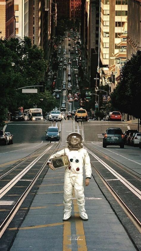 Austranaut Aesthetic, Astronaut Photoshoot, Handmade Halloween Costumes, Astronaut Wallpaper, Space Fashion, Astronaut Art, Fashion Fails, Space Artwork, Horror Movie Characters