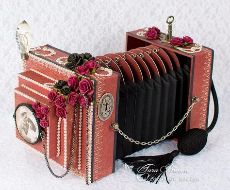 Camera with Tutorial » Pion Design's Blog Mini Albümler, Paper Camera, Camera Crafts, Camera Tutorial, Paper Crafting Projects, Mini Album Tutorial, Scrap Album, Hoco Proposals Ideas, Explosion Box