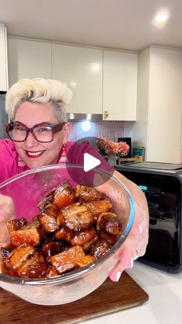 Stephanie Joy de Sousa on Instagram: "Hey everyone! 🌞 Today, I’m sharing my favourite share plate recipe for entertaining a crowd that makes living effortlessly a breeze, especially during this time of year! I’m talking about delicious Pork Belly Burnt Ends with Hot Honey, made super easy with the @sunbeam_anz All-in-One Air Fryer Oven. 🐷 This amazing appliance isn’t just an air fryer. It’s a 5-in-1 wonder! You can grill, bake, air fry, rotisserie, and even dehydrate. The true 360° air circulation means a perfect crunch every time! Plus, the hands-free rotisserie basket (no more shaking food around!), easy-to-use features like guided rails, fast heat-up, and a digital touch screen make cooking a dream. And the large grill plate? Love it! 😍 👩‍🍳 Recipe Time: Spicy Pork Belly 👩‍🍳 Ingre Air Fryer Pork Belly Burnt Ends, Cooking Pork Belly, Pork Belly Burnt Ends In The Oven, Pork Belly Air Fryer Recipe, Spicy Pork Belly, Pork Belly Burnt Ends, Burnt Ends, Air Fryer Oven, Easy Oven