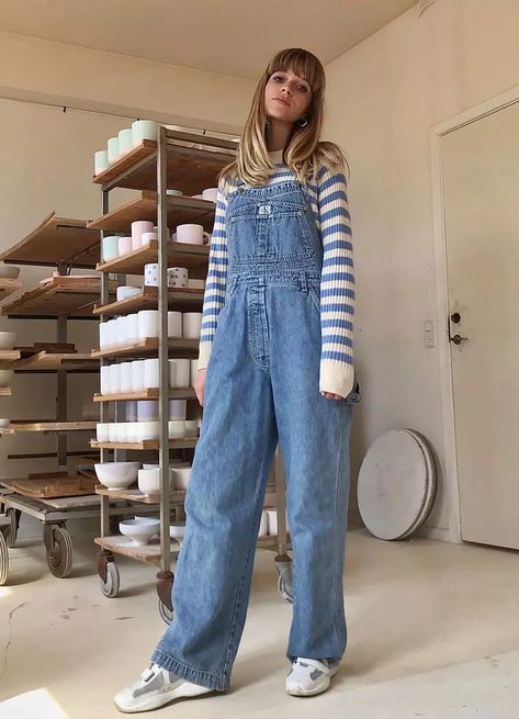 10 Best Dungarees For Women 2021: Designer Denim Dungarees Dangri Denim Women, Outfit Salopette Jeans, Dungarees Outfit Women, Dungarees Outfit Aesthetic, Salopette Outfit, Denim Overalls Outfit, Dungarees Outfits, Dungaree For Women, Dungaree Outfit