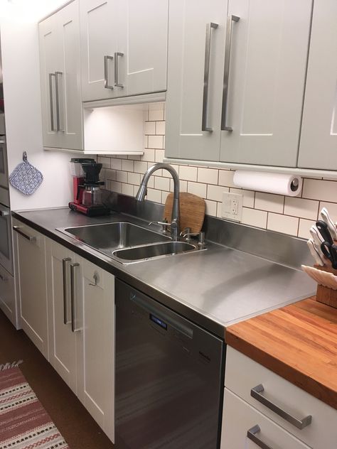 We love the way this stainless steel countertop with marine edge and integrated backsplash compliments our customer's bright and modern kitchen design.   Shop Stainless Products: www.stainlesssupply.com Kitchen Steel Countertop, Kitchen With Stainless Steel Countertops, Kitchen Stainless Steel Countertops, Stainless Countertops Kitchen, Steel Countertops Kitchen, Stainless Steel Countertops Kitchen, Kitchen With Stainless Steel Sink, Kitchen Design Stainless Steel, Stainless Steel Kitchen Countertops