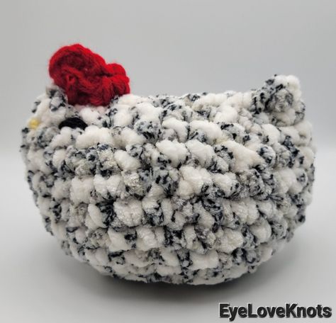 Crochet Chicken Pillow Pattern Free, Crocheted Chickens Amigurumi, Free Amigurumi Chicken Pattern, Yarn Chicken Craft, Chenille Crochet Animals, Chicken Plushie Crochet, Crochet Chicken Plushie Pattern Free, Crochet Chicken Plushie Pattern, Crochet Fluffy Chicken