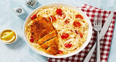 A dinner recipe that the whole family will love? You’ve got it with our parent-tested, kid-approved Chicken Parmesan with Linguine. Hello Fresh Chicken Parmesan, Parmesan Crusted Chicken Hello Fresh, Hello Fresh Lemon Pasta, Hello Fresh Parmesan Crusted Chicken, Chicken Hello Fresh Recipes, Hello Fresh Lemon Chicken Pasta, Hello Fresh Pasta, Hello Fresh Chicken, Hellofresh Meals