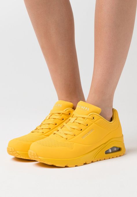 Yellow Trainers, Skechers Shoes, Colourful Outfits, Sports Shoes, Air Max Sneakers, Sneakers Fashion, Nike Air Max, High Tops, Casual Shoes