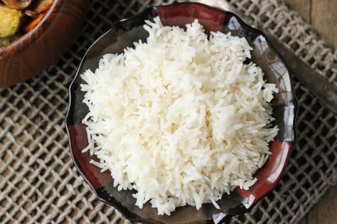 Alton Brown's 'how to cook rice'. **I am such a lousy rice cooker. This might be worth a try. DeR Kacang Tanah, Cook Rice, Ayam Goreng, How To Cook Rice, Bowl Recipe, Side Recipes, White Rice, Rice Dishes, Rice Recipes