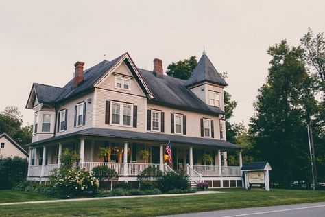 Raritan Inn Bed and Breakfast Small Town Bed And Breakfast, New England Bed And Breakfast, Cozy Inn Aesthetic, Bed And Breakfast Aesthetic, Inn Aesthetic, Bed And Breakfast Ideas, Inn Design, Ashley Poston, Rustic Inn