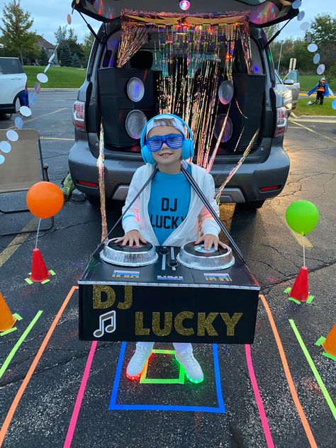 Toddler Dj Costume, Dj Costume Ideas, Dj Halloween Costume Kids, Dj Costume Halloween, Dj Costume For Kids, Music Costume Ideas, Invisible Man Costume, Dj Costume, Gumball Machine Costume