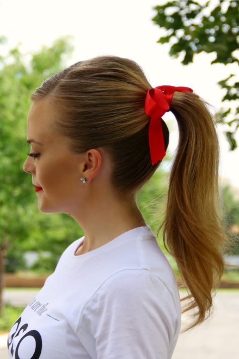 high ponytail with a ribbon ★SIDEWAYS PART AND POUCH/BUMP VOLUME IN BACK Hairstyles For Skating, Short Hair Ribbon Hairstyles, 1950s Ponytail, Hair Ribbons Hairstyles, Hairstyles With Ribbon, Ponytail Ribbon, Cute Ponytail Hairstyles, High Ponytail Hairstyles, Cute Ponytails