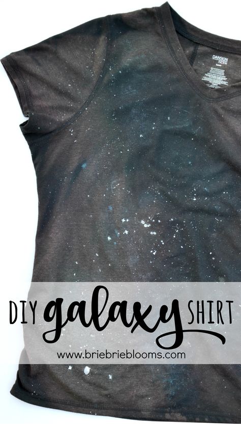 Follow this easy DIY Galaxy Shirt Tutorial for an awesome inexpensive shirt that takes about an hour to make. Space Shirts Diy, Galaxy Shirt Diy, Diy Glitter Shirt, Diy Star Shirt, Galaxy Outfit Ideas, Galaxy Tshirt, Galaxy Sweater, Stellar Vbs, Space Clothes