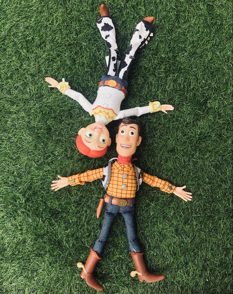 Woody Toy Story Wallpapers, Jessie Wallpaper, Toy Story Couple, Toy Story Woody And Jessie, Jessie And Woody, Toy Story Jessie, Woody And Jessie, Dibujos Toy Story, Wholesome Pictures