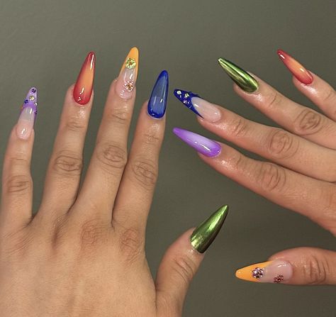 Dopamine Nails, Chrome Accent Nail, Mismatched Aesthetic, Eccentric Nails, Accent Nail Ideas, Jamaica Nails, Mismatched Nails, Summer Nails Ideas, Nails Art Ideas