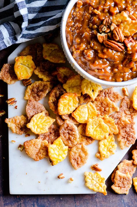 Get your pie in a fraction of the time when you make this Pecan Pie Dip! A delicious stovetop version of Thanksgiving's iconic pie served as a dip with pie crust dippers. Pie Crust Dippers, Recipe With Pie Crust, Pecan Pie Dip, No Bake Pecan Pie, Pecan Dip, Pecan Pie Bread Pudding, Pecan Recipe, Pecan Pie Cobbler, Pecan Pie Cake