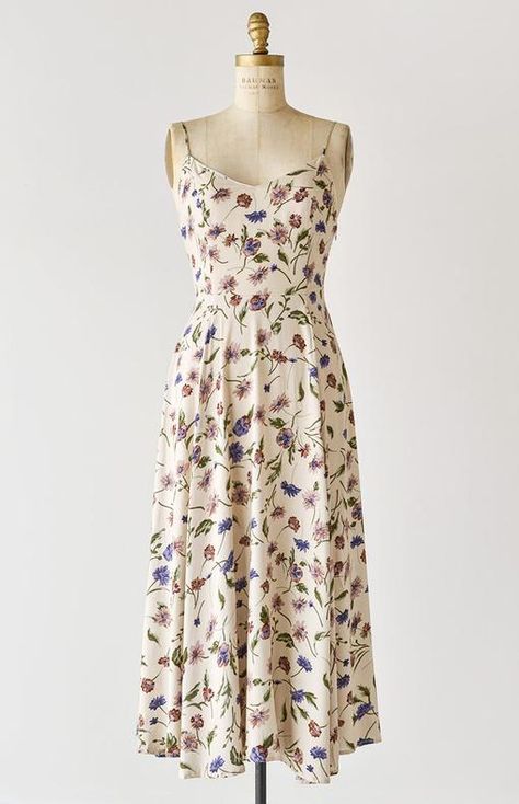 Feminine Vintage Style, Feminine Clothing, Vintage Inspired Clothing, Flowers Dress, Adored Vintage, Midi Sundress, Vintage Inspired Outfits, Vintage Inspired Dresses, Vestidos Vintage