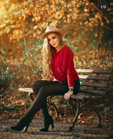 Posing On Stairs Photography, Stylish Photoshoot, Female Modeling Poses, Autumn Photography Portrait, Female Portrait Poses, Outdoor Portrait Photography, Senior Portraits Girl, Senior Photography Poses, Fall Portraits