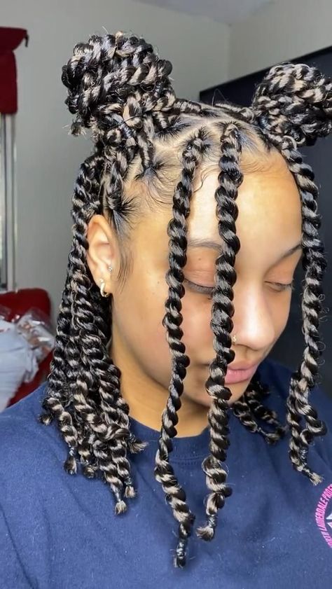 Short Passion Twists Braids, Passion Twists Braids Short, Natural Passion Twists, How To Style Short Passion Twist, How To Style Passion Twist Braids, African Braids Hairstyles For Teens, Kinking Braids Hair Styles, Passion Twists Natural Hair, Kinking Hair Styles