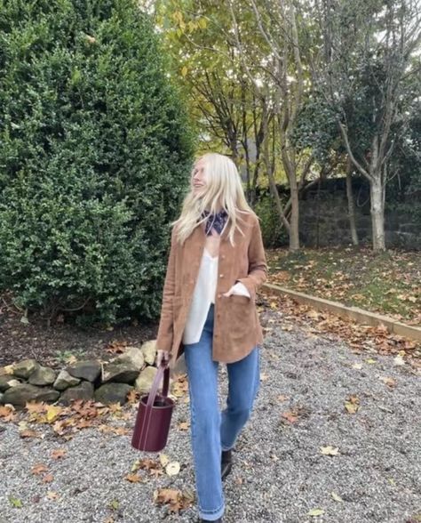 Blue Jeans Outfit, Suede Jacket Outfit, Fall Blue, Parisienne Style, Stylish Fall Outfits, Style Guru, Transition Outfits, Jacket Outfit, Next Clothes