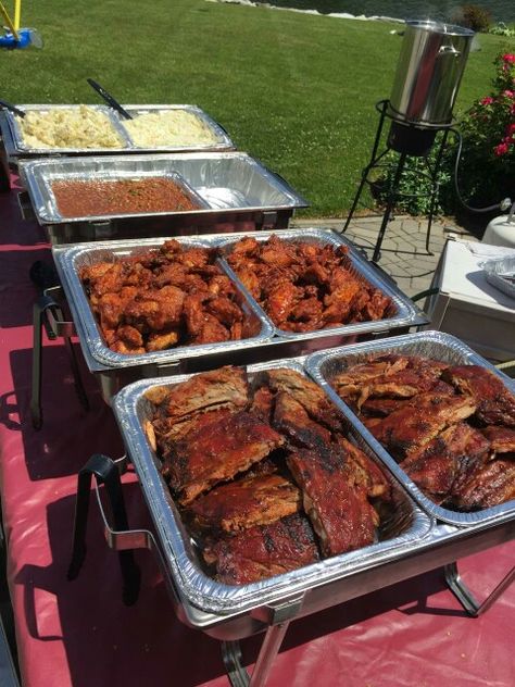 Bbq Party Food, Wedding Buffet Food, Deco Buffet, Backyard Bbq Party, Wedding Food Drink, Catering Ideas Food, Party Food Buffet, Bbq Wedding, Reception Food