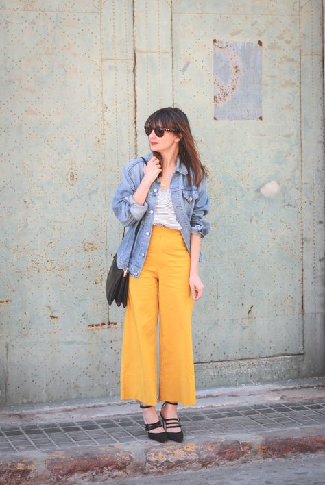 Outfit Ideas Yellow Pants, Mustard Cullotes Outfit, Mustard Yellow Trousers Outfit, Yellow Culottes Outfit, Bright Yellow Pants Outfit, Yellow Pant Outfit, Yellow Flowy Pants Outfit, Styling Yellow Pants, Outfits With Yellow Pants