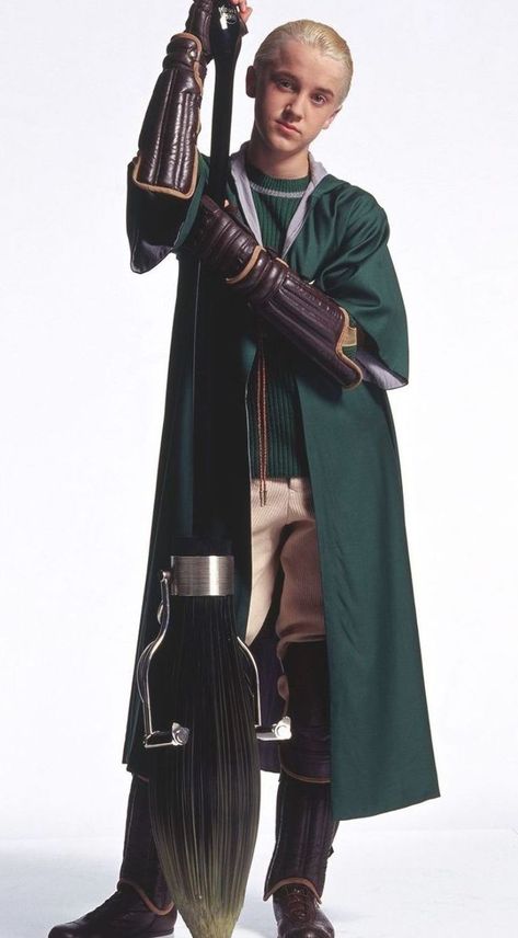 Draco Malfoy Quidditch, Malfoy Quidditch, Quidditch Uniform, Harry Potter References, Drarry Fanart, Harry Potter Quidditch, Harry Potter Spells, Tom Felton Draco Malfoy, Hogwarts Aesthetic