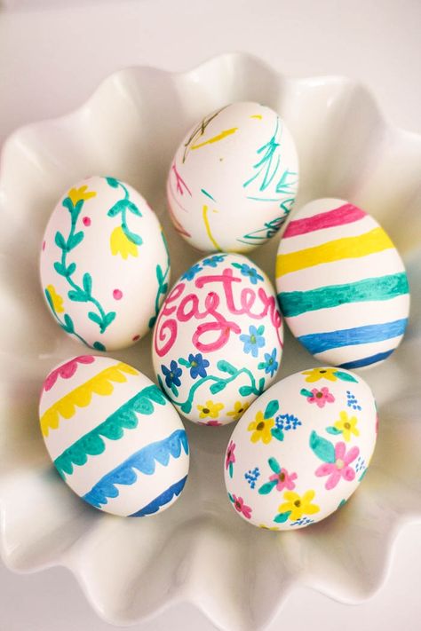 Ceramic Eggs, Yellow Girls, Easter Crafts For Toddlers, Easter Crafts For Adults, Easter Paintings, Girls Necklace, Spring Crafts For Kids, Easter Egg Painting, Pink Holiday