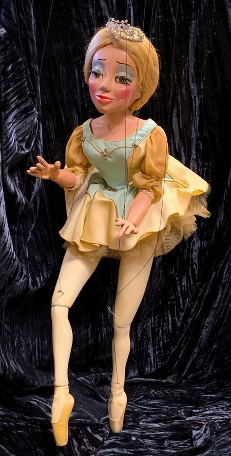 Marionette Makeup, Marinette Puppet, Puppet Makeup, Wooden Puppets, Marionette Doll, Wooden Marionette, Czech Marionettes, Puppet Ideas, Wooden Puppet