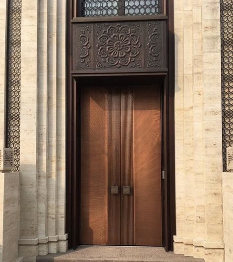 Double Door Main Door, Main Double Door Design Entrance, Wooden Double Doors, Double Door Entrance, Modern Entrance Door, Metal Front Door, Metal Doors Design, Main Entrance Door Design, Wooden Front Door Design