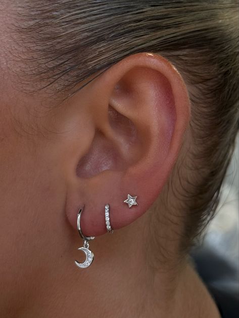 Silver Styled Ears, Silver Earrings Piercings, Ear Jewelry Ideas Silver, Minimalist Ear Piercings Silver, Tragus Piercing Silver, Earring Set Silver, 3 Ear Piercings Silver, Jewellery Stacks Silver, Ear Piercing Inspo Silver