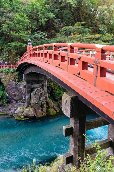 The sacred Shinkyo Bridge at the entrance of Nikko national Park Japan Highlights, Nikko Japan, Day Trips From Tokyo, Backyard Layout, Learning Japanese, Living Modern, Modern Backyard, Tokyo 2020, Garden Pathway