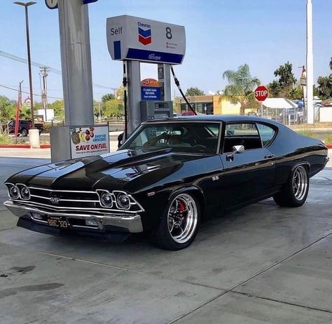 Mobil Futuristik, Filmy Vintage, Old Muscle Cars, Old Vintage Cars, Chevrolet Chevelle Ss, Chevy Muscle Cars, Custom Muscle Cars, 1957 Chevrolet, Chevelle Ss