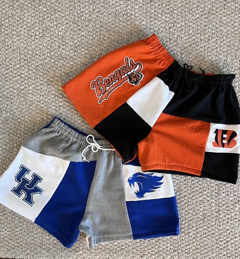 Shorts for College Student Gift for College Custom College - Etsy Custom College Apparel, Diy College Shirts, Sports Game Outfits For Women, Diy College Apparel, Cute Gameday Outfits, Game Day Fits, Back To School Outfits For Kids, College Football Outfits, High School Grad Gifts