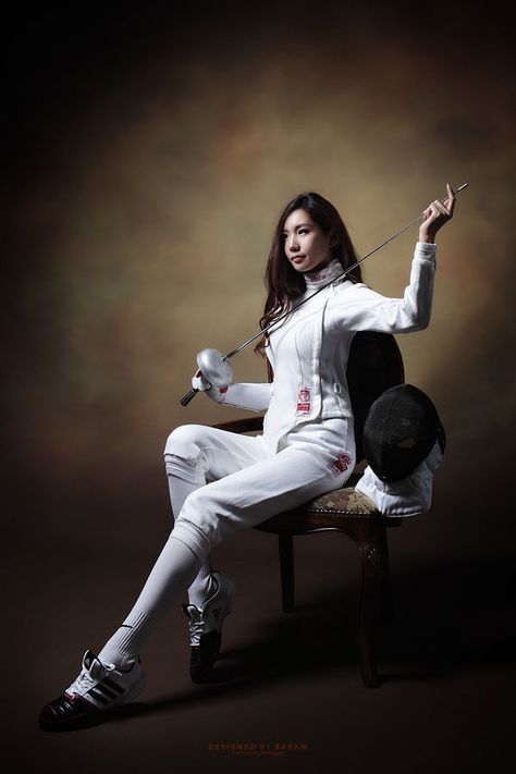 Epee Fencing, Fencing Sport, Horse Fencing, Sitting Poses, Human Poses Reference, Human Poses, Sport Photography, Cool Poses, Body Reference