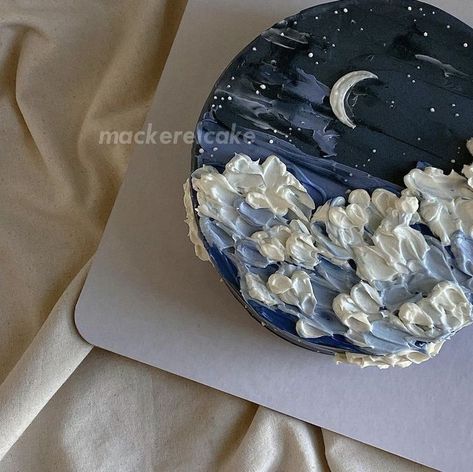 Capricorn Cake Design, Celestial Cake Ideas, Moon Cake Aesthetic, Universe Cake Ideas, Astronomy Cake, Celestial Birthday Cake, Moon Themed Cake, Night Sky Cake, Galaxy Themed Cake