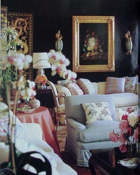 Dark Living Room Ideas, Mario Buatta, Living Room Classic, Dark Living Rooms, Trendy Living Rooms, Chinoiserie Chic, Furniture Arrangement, Chic Home, Shabby Chic Furniture