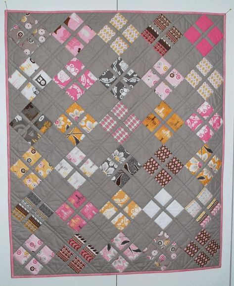 Charm Pack Baby Quilt, Charm Pack Patterns, Free Baby Quilt Patterns, Charm Pack Quilt Patterns, Baby Quilt Kit, Charm Square Quilt, Charm Pack Quilt, Charm Pack Quilts, Quilt Modernen