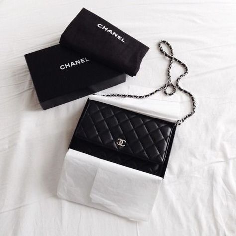 be53ee61104935234b174e62a07e53cfdesc34944101ri Chanel Woc, Mode Chanel, Mode Inspo, Chanel Wallet, Cute Bags, Coco Chanel, Chanel Handbags, Beautiful Bags, Luxury Handbags