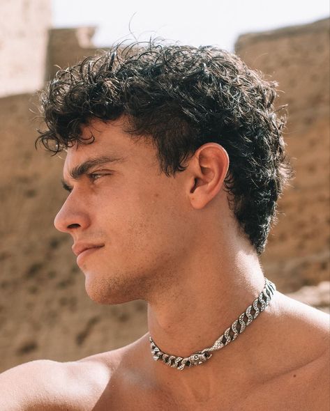 Mens Curly Haircut Mid Length, Short Haircuts Curly Hair, Cooper Hair, V Shaped Haircut, Long Curly Hair Men, Men's Curly Hairstyles, Xavier Serrano, Italian Hair, Chopped Cheese