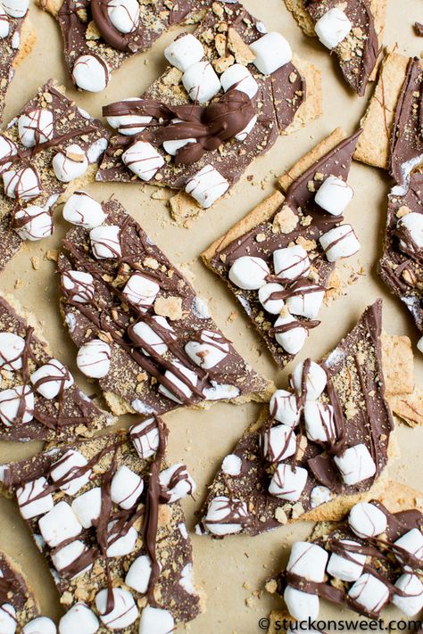 S'mores Bark - Stuck On Sweet Melt Chocolate In Microwave, Christmas Bark Recipes, Easy Smores, Easy Apple Crisp Recipe, Smore Recipes, Bark Recipe, Apple Crisp Recipes, Xmas Food, Fair Food Recipes