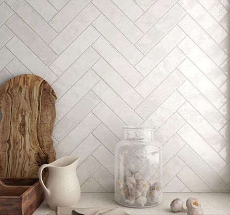 White Herringbone Backsplash, Kitchen Wall Tiles Backsplash, Backsplash Herringbone, Kitchen Splashback Tiles, Tile Splashback, White Kitchen Tiles, White Kitchen Backsplash, White Tile Backsplash, Herringbone Backsplash