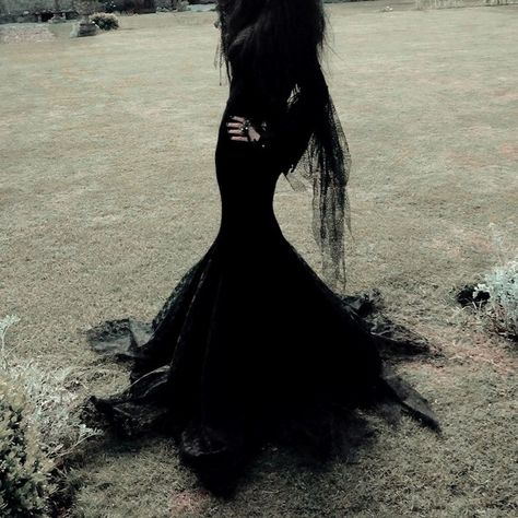 Black Villain Dress, Morticia Aesthetic Outfit, Morticia Addams Wedding Dress, Morticia Aesthetic, Gothic Winter Outfit, Morticia Addams Aesthetic, Begoth Dolls, Morticia Addams Dress, Vampire Photoshoot