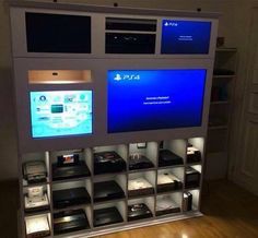 Sympa comme salon / Konsolen Schrank Sala Nerd, Video Game Shelf, Nerd Room, Game Storage, Casa Country, Video Game Rooms, Game Rooms, Gaming Room Setup, Gamer Room