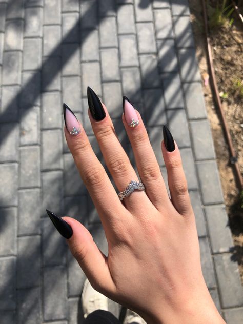 Black Nails Acrylic Short Stilettos, Stilleto French Nails Black, Cute Nails Pointy, Pointed Black Nails, Black And White Pointy Nails, Matte Black Stilleto Nails Designs, Long Nails Black Design, Simple Jewel Nail Designs, Medium Stilleto Nails French Tip